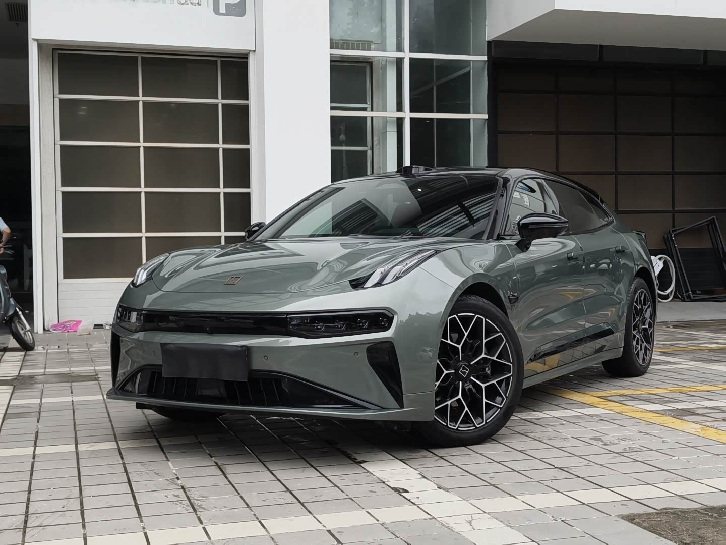 Zeekr 001