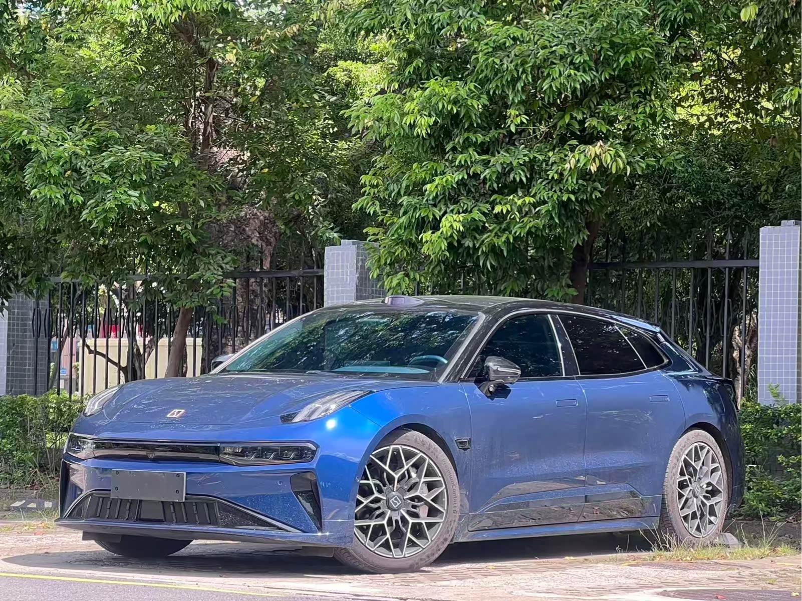 Zeekr 001