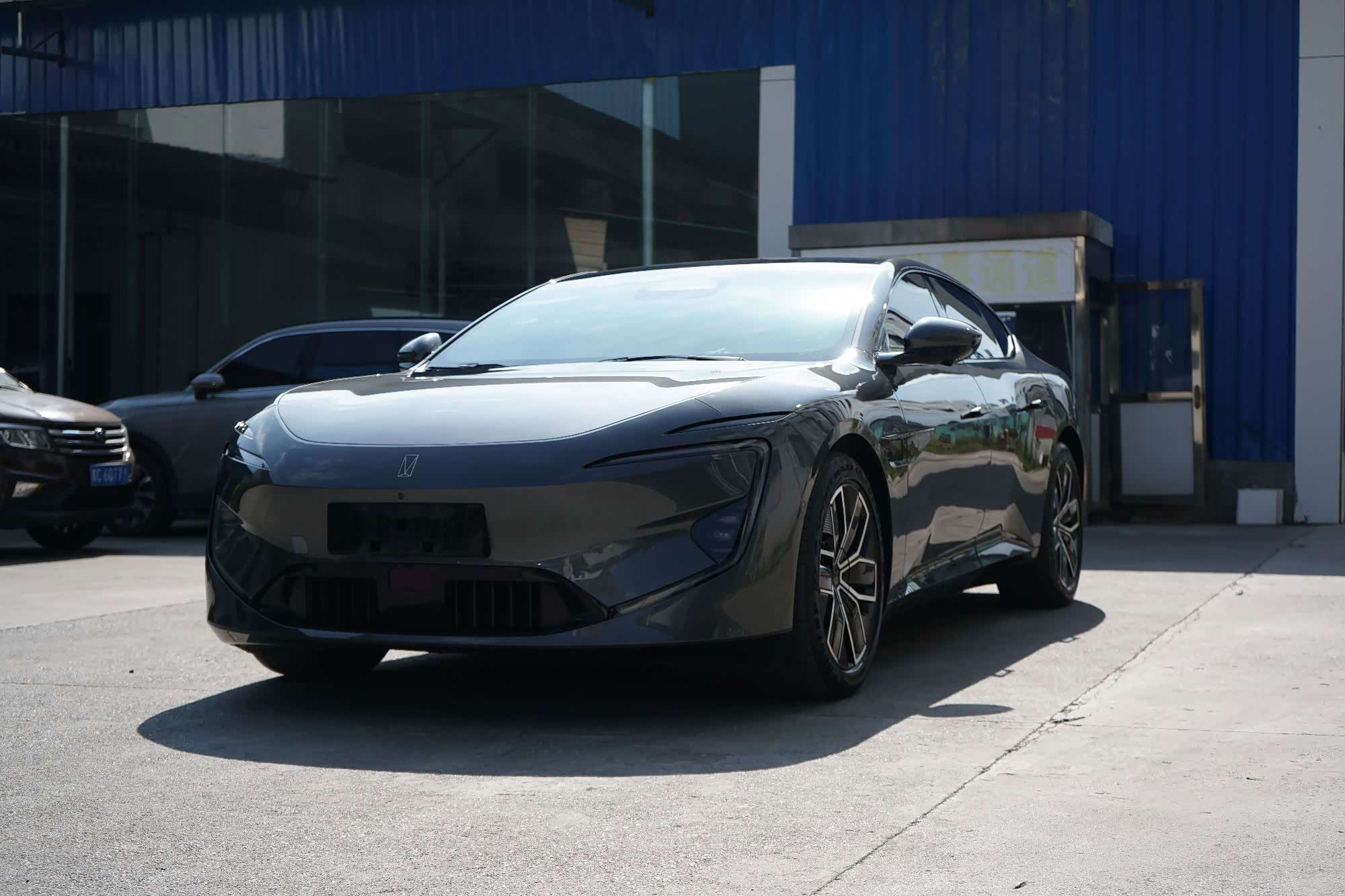 Avatr 12