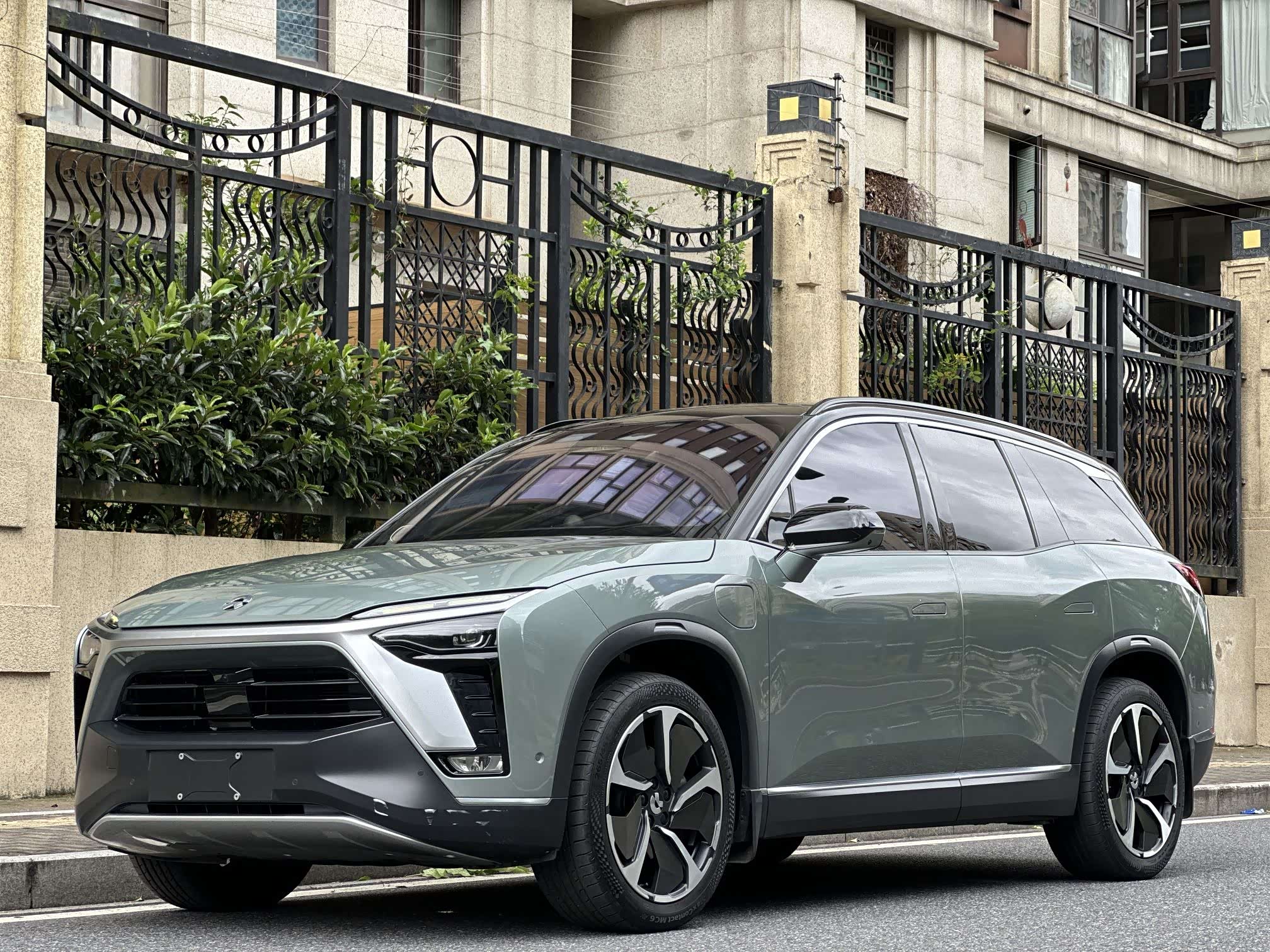 NIO ES8