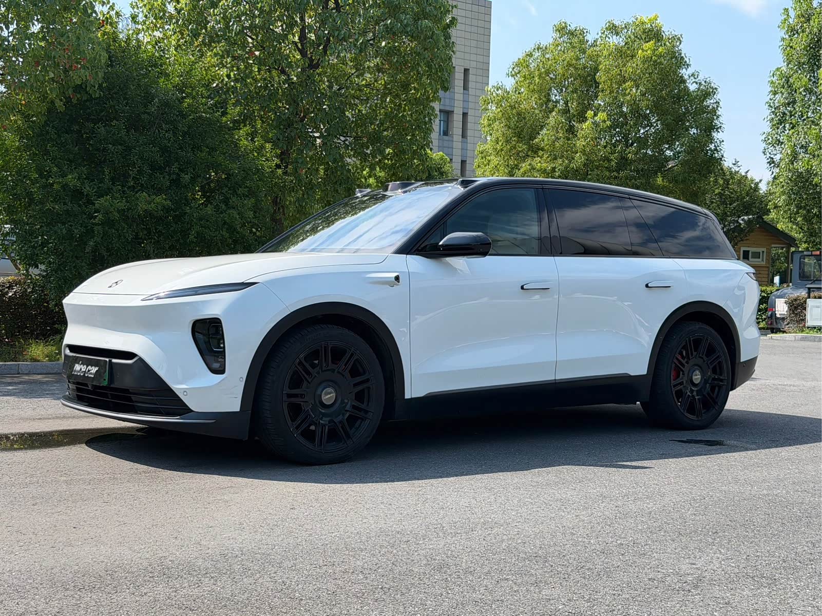 NIO ES8