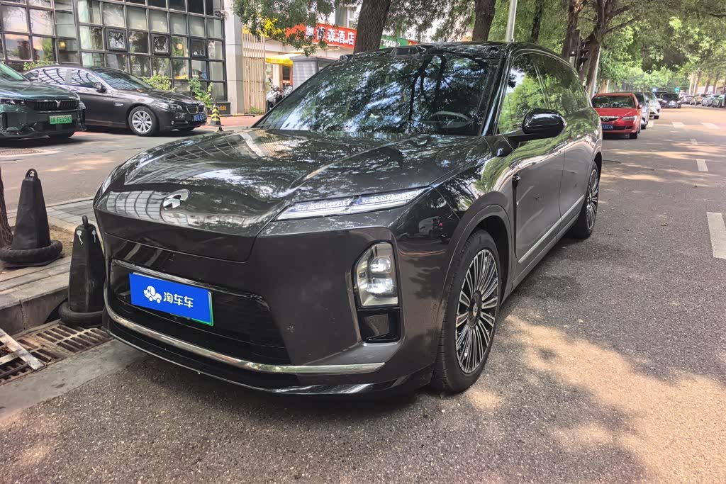 NIO ES8