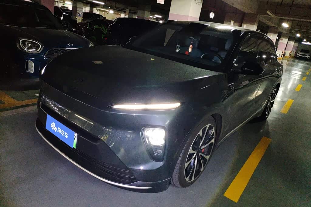 NIO ES8