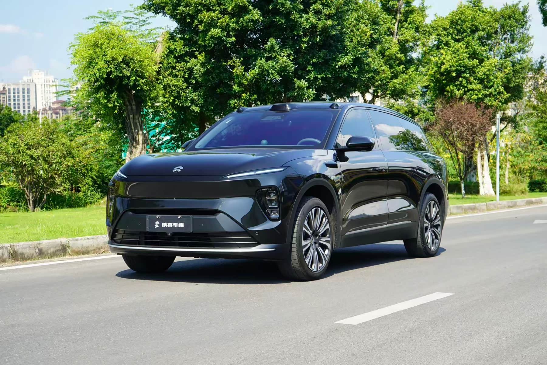 NIO ES8