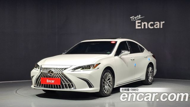 Lexus ES, Белый