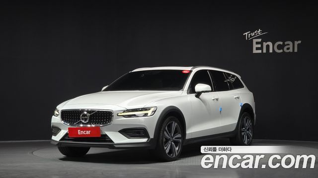 Volvo V60, Белый