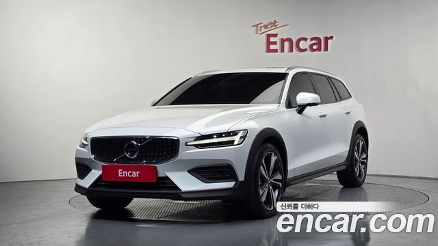 Volvo V60, Белый